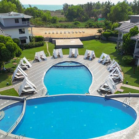 Regenta Baywatch Resort, Goa Бенаулим Экстерьер фото