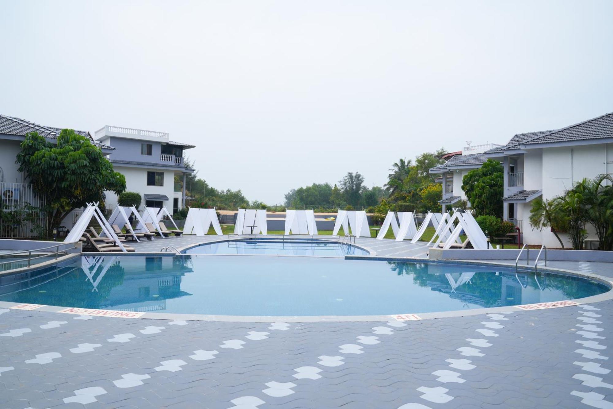 Regenta Baywatch Resort, Goa Бенаулим Экстерьер фото