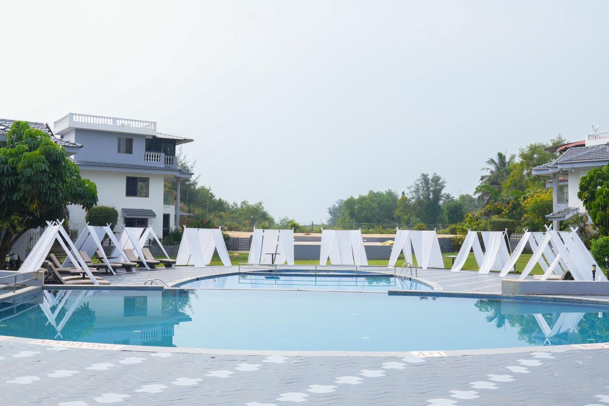 Regenta Baywatch Resort, Goa Бенаулим Экстерьер фото