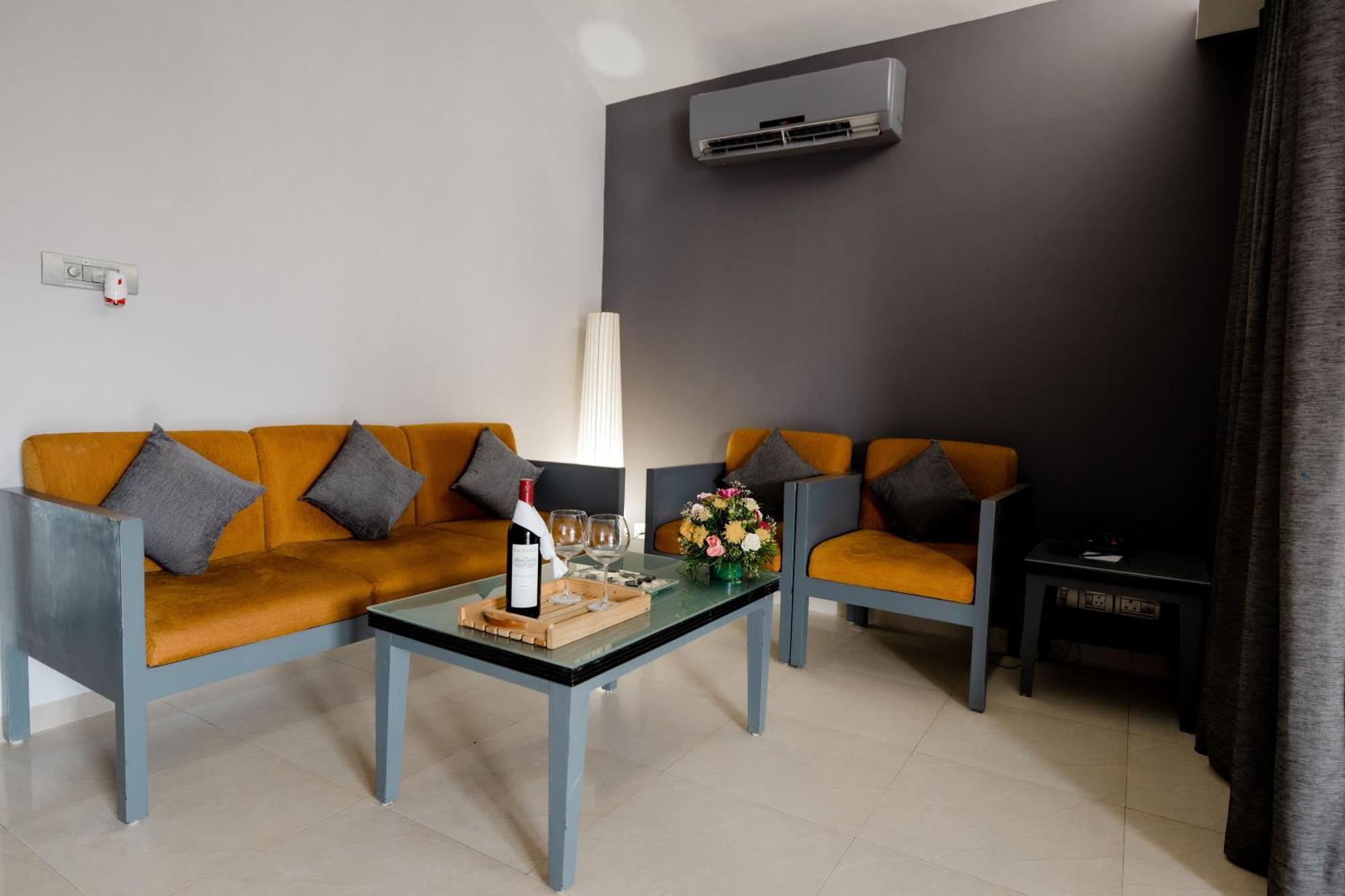 Regenta Baywatch Resort, Goa Бенаулим Экстерьер фото